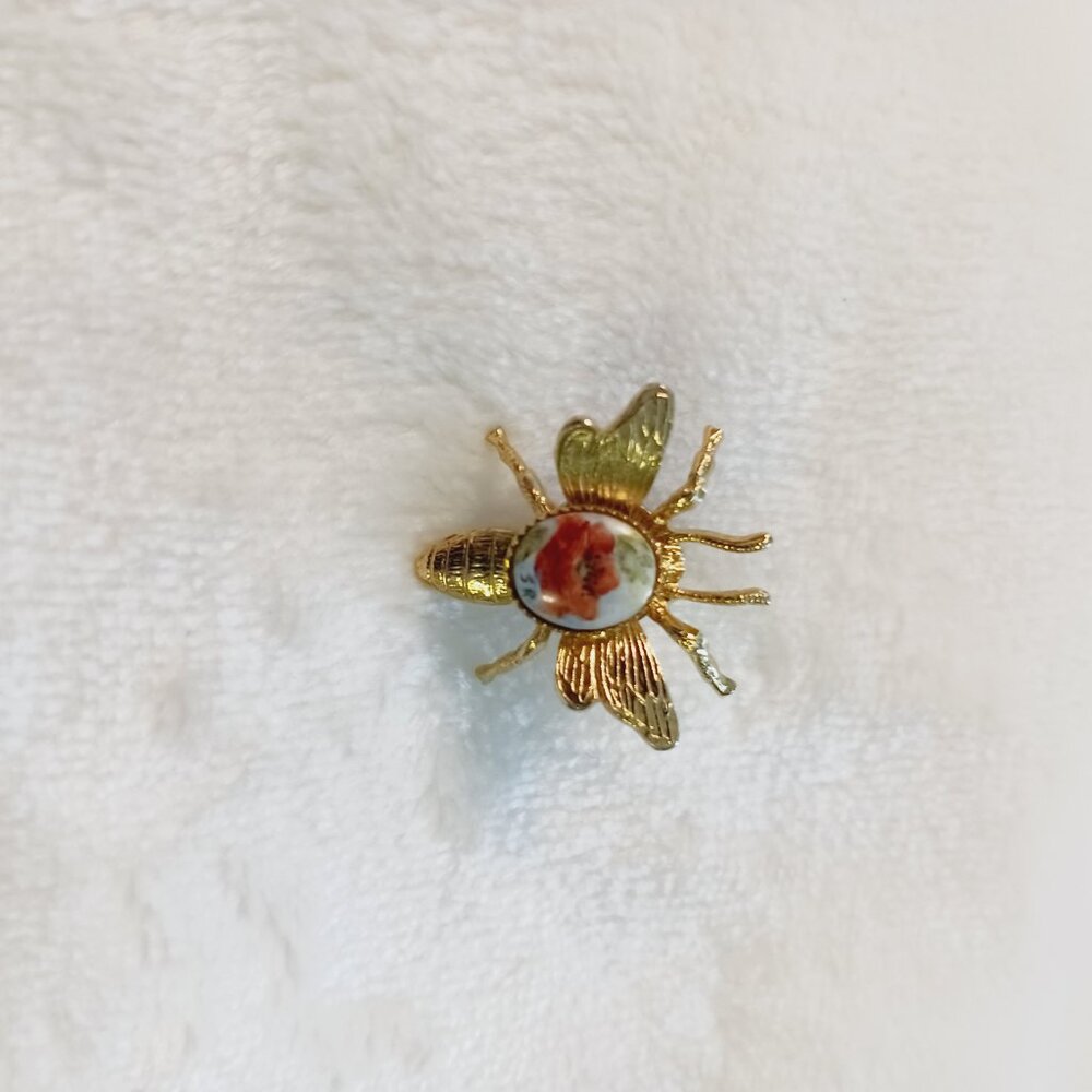 Vintage Gold Tone Bee Brooch Pin Hand-Painted Flower Body Initialed 1" Whimsical - Picture 9 of 10